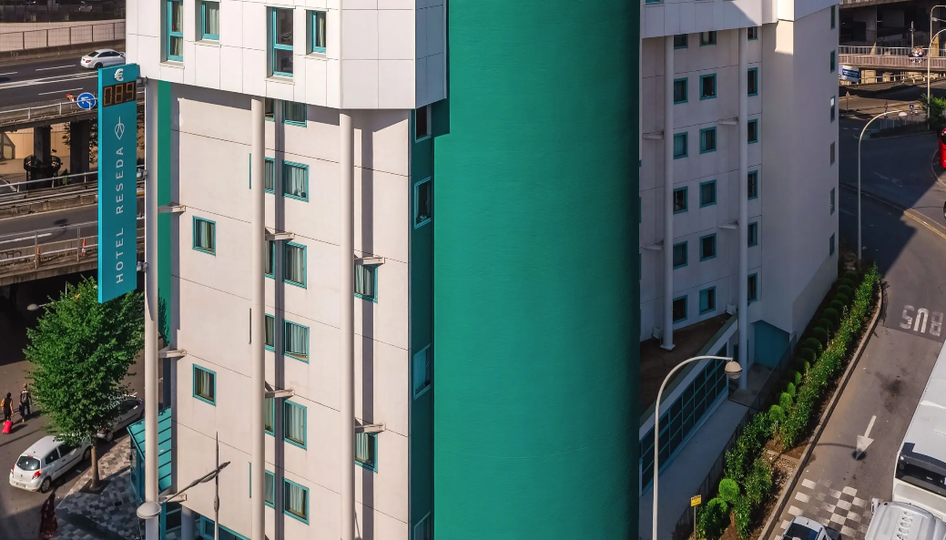 Reseda Hotel